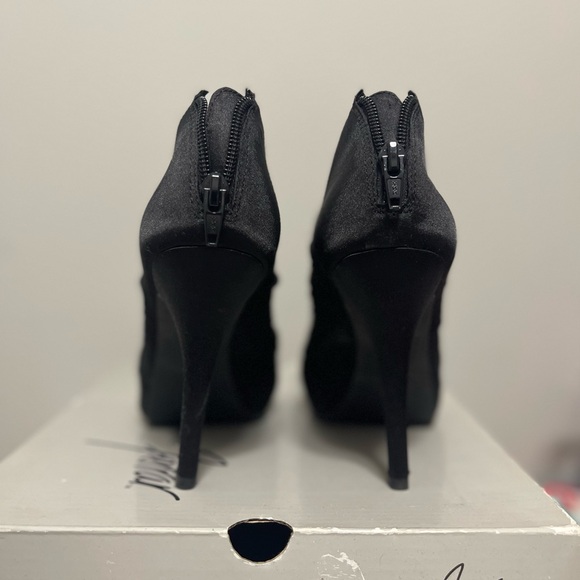 Gently worn black Jacqueline Ferrar heels size 7 - Picture 2 of 5